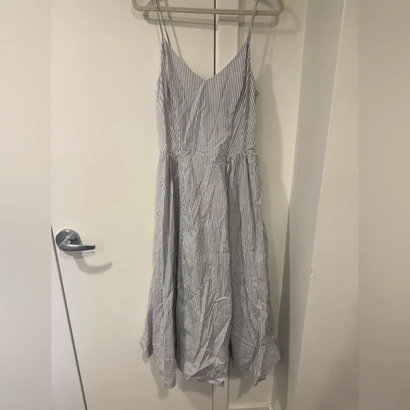 Aritzia Technique Poplin Dress V-neck cotton poplin maxi dress - size 10 - Picture 4 of 5